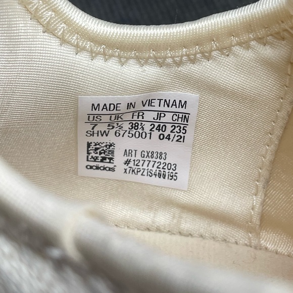 Adidas NMD_R1 Athletic Shoe Wonder White Size 7 (FLAWED SEE CAPTION / PHOTOS) - Picture 7 of 15